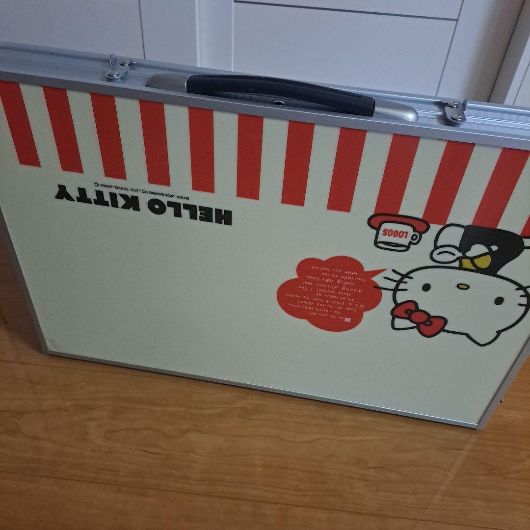 jujuさまご予約品　HELLO KITTY テーブル 60cm x 80cm