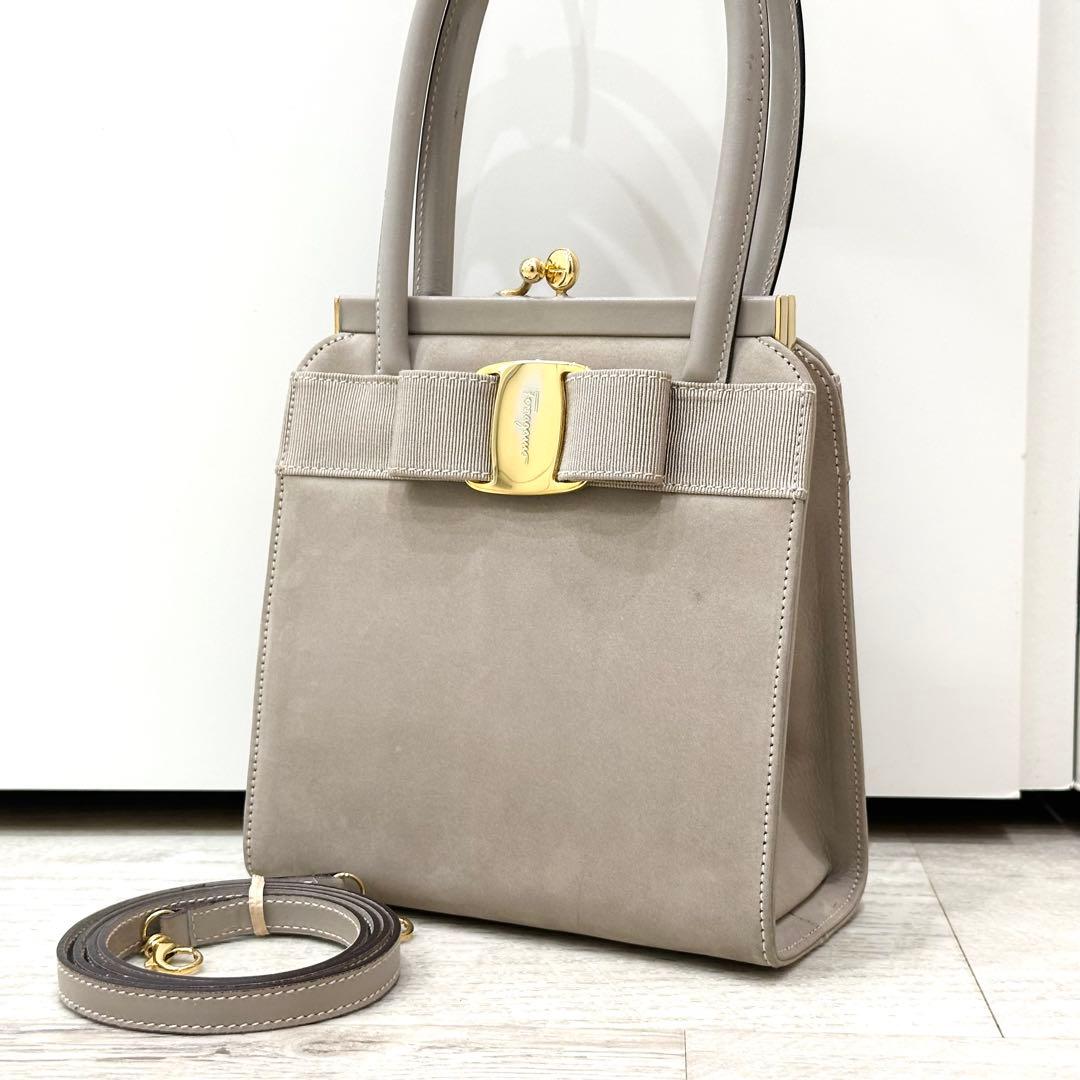 希少 フェラガモ ヴァラリボン がま口 スエード 2way ハンドバッグ