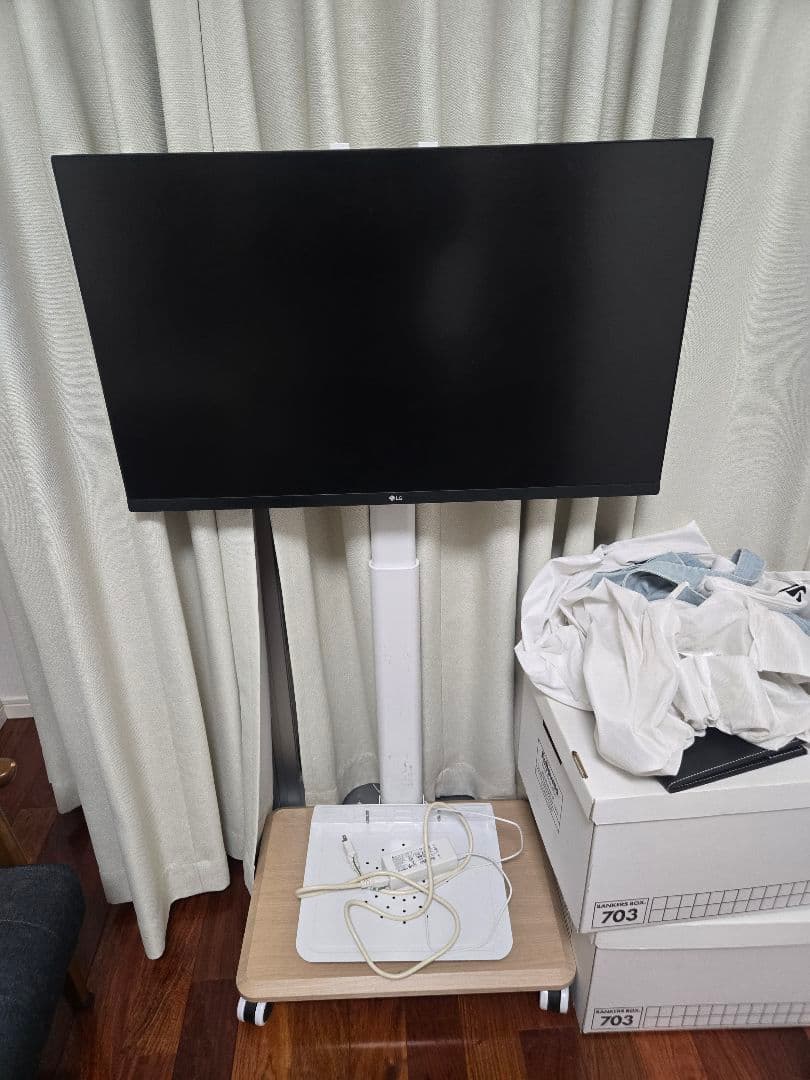 LG 31.5インチ 4Kモニター モニタースタンド含む