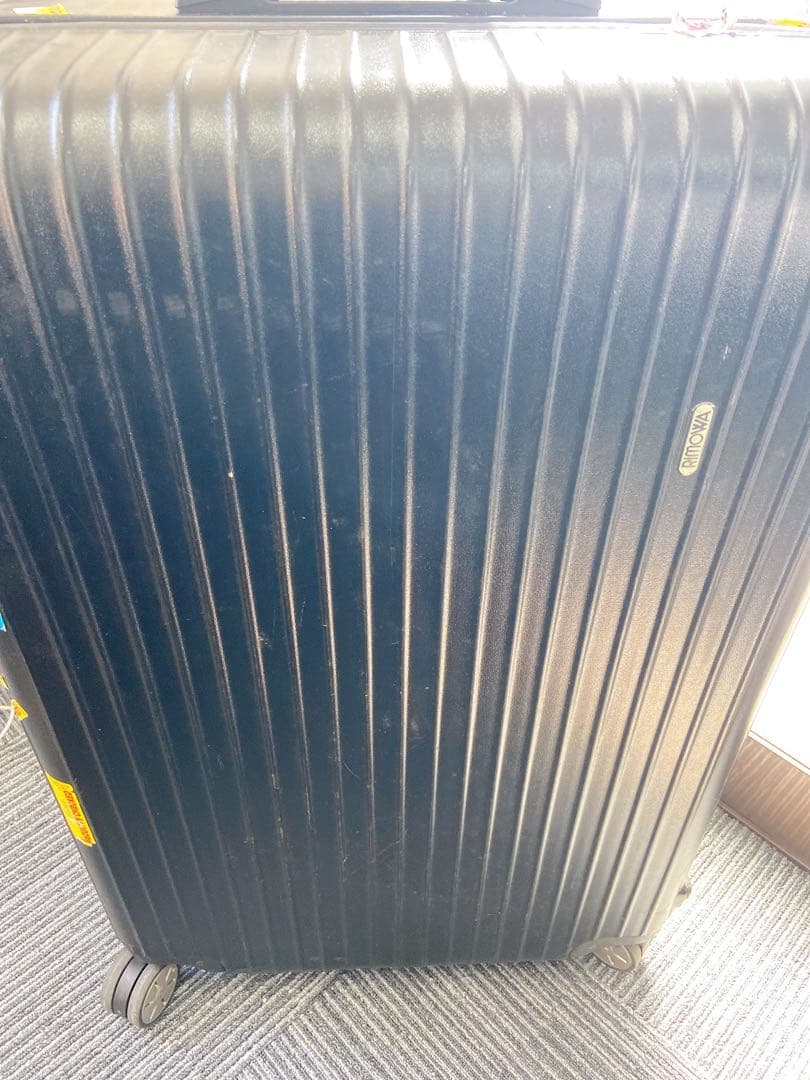 ＄リモワ　スーツケース　縦75cm 横25cm 臭いあり