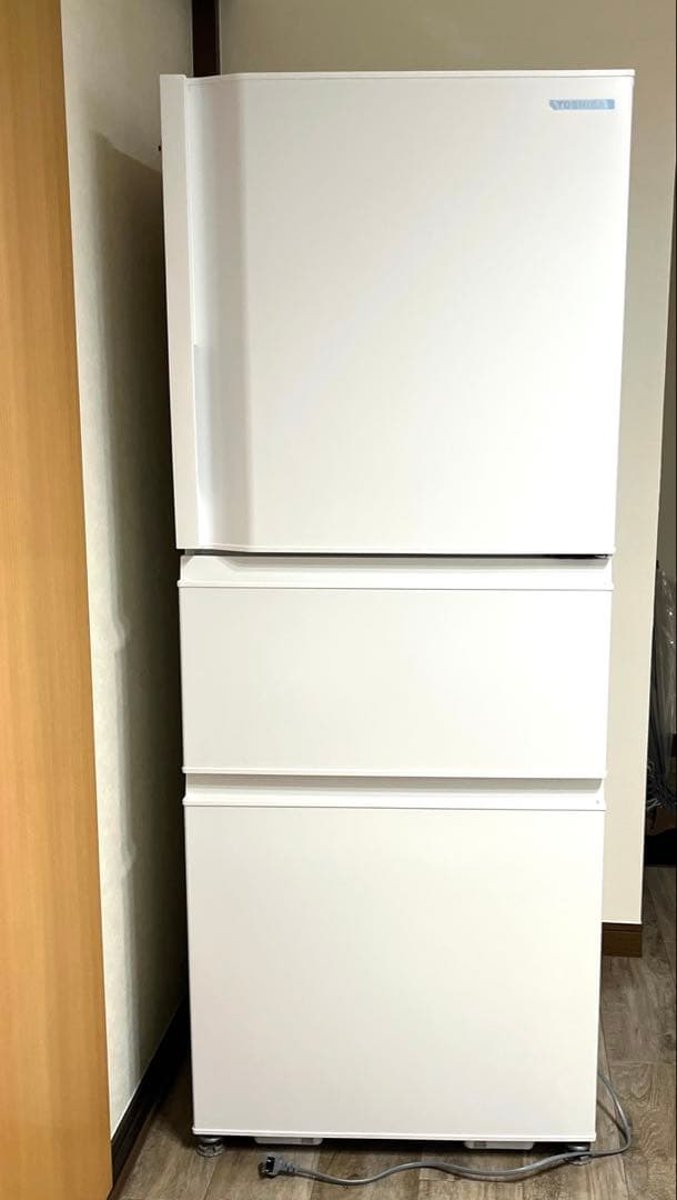 【超メルカリ市お値引き】TOSHIBA 冷蔵庫 ホワイト　294リットル
