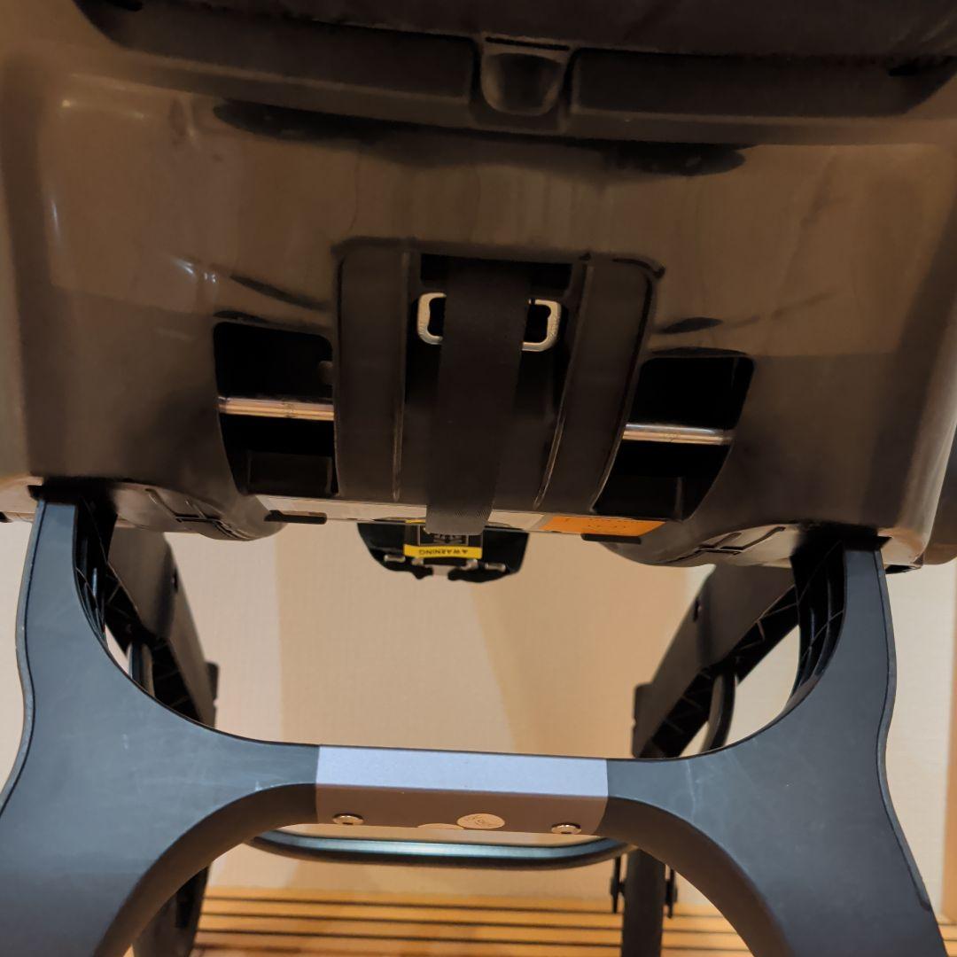 りゅーき美品doonaチャイルドシート フレームレッド　ホイールカバー付き