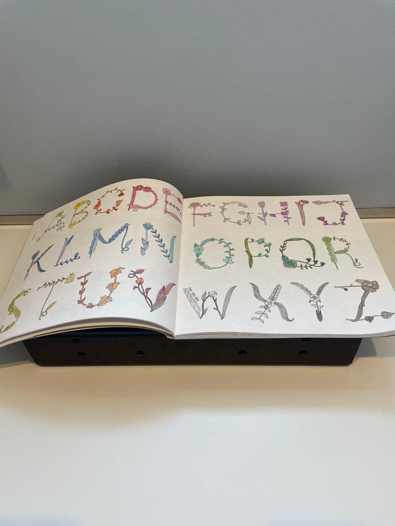 三菱色鉛筆　ユニカラー100色セット　(塗り絵ブックのおまけ付き)