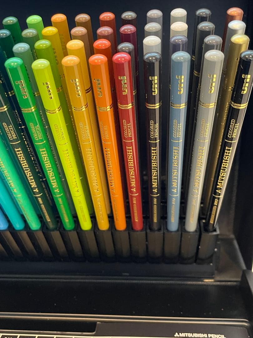 三菱色鉛筆　ユニカラー100色セット　(塗り絵ブックのおまけ付き)