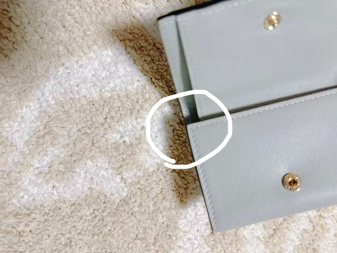 Valentino スタッズ付き三つ折り財布