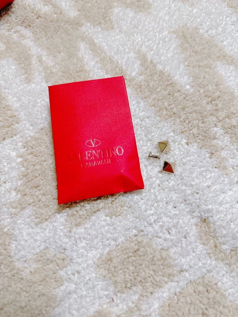 Valentino スタッズ付き三つ折り財布