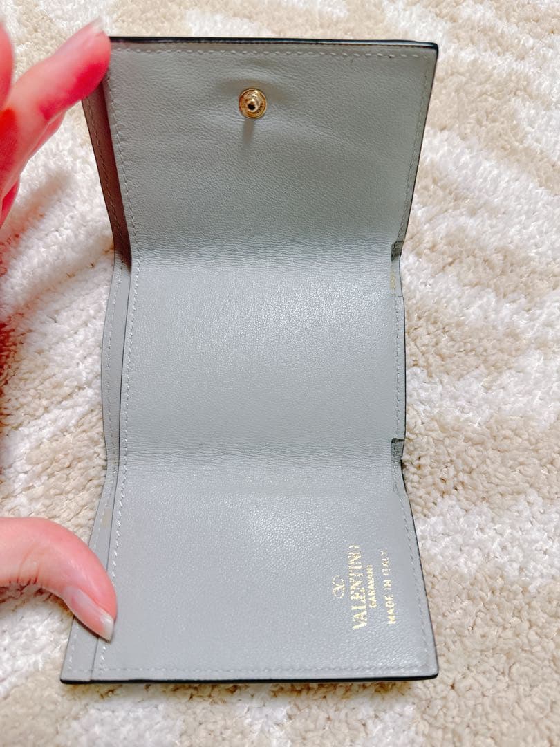 Valentino スタッズ付き三つ折り財布