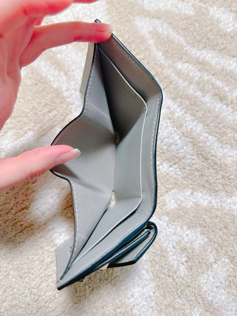 Valentino スタッズ付き三つ折り財布