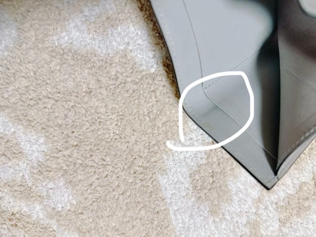 Valentino スタッズ付き三つ折り財布