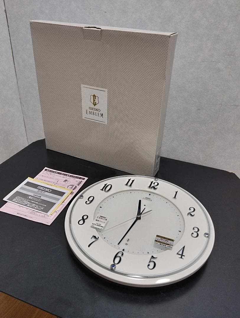 Y☆592　SEIKO　電波掛時計　EMBLEM　HS543W　未使用品！！