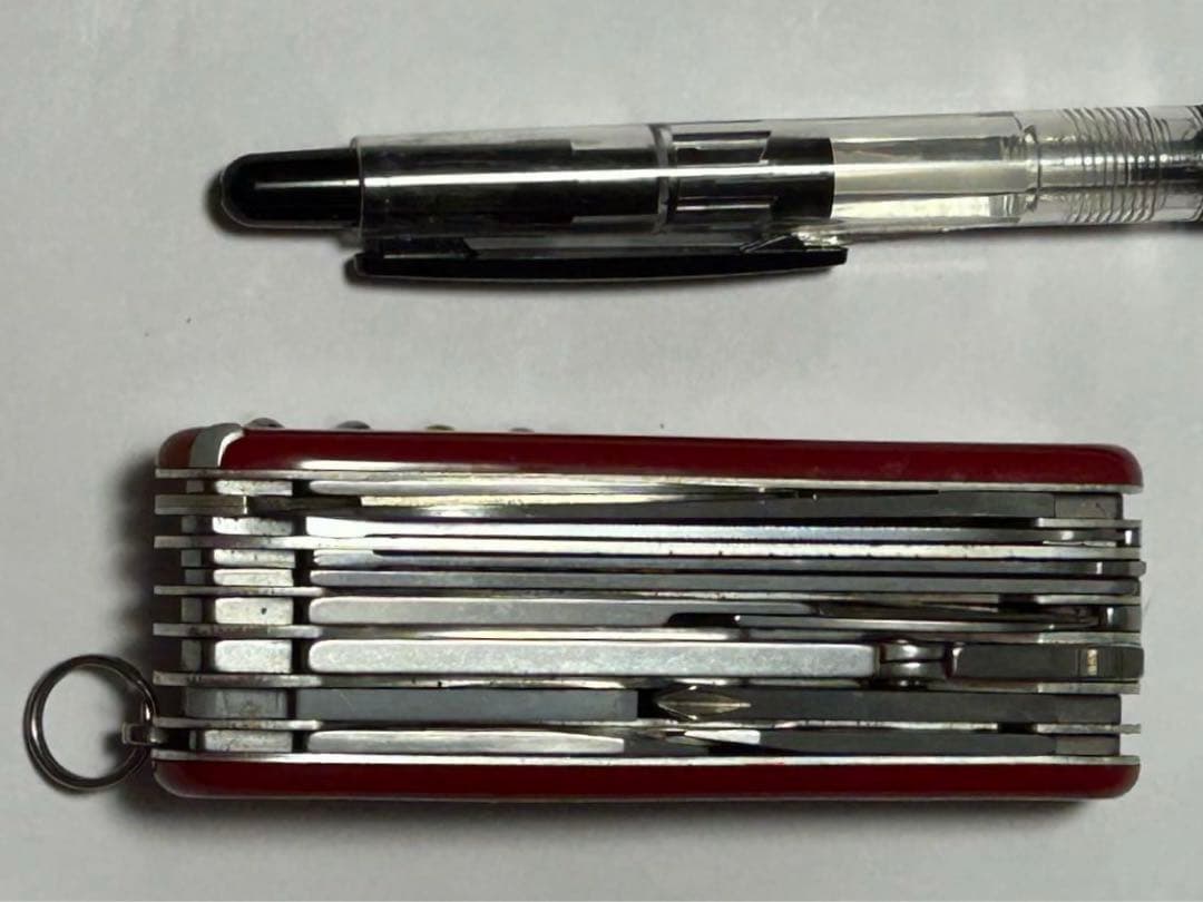 VICTORINOX マルチツール　スイスアーミーナイフ携帯折り畳みナイフ赤1点