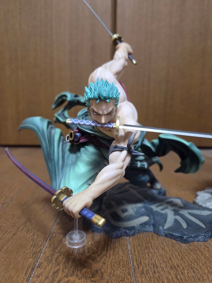 ワンピース ゾロとミホーク フィギュア　箱無し　呪術廻戦他アニメグッズおまけ