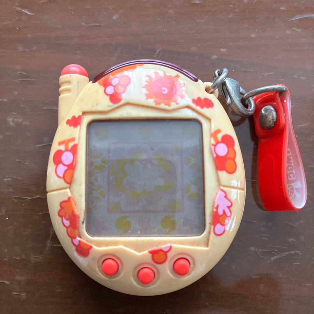 バンダイ タマゴッチ 2002年モデル CR2032ボタン電池付き　赤いシリーズ