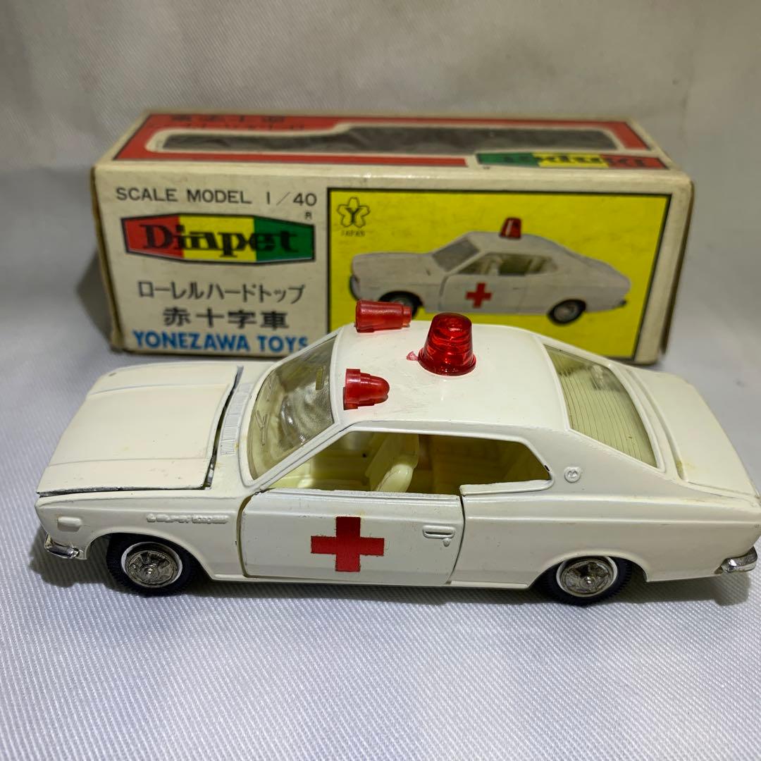 ダイヤペット日産ローレル赤十字車