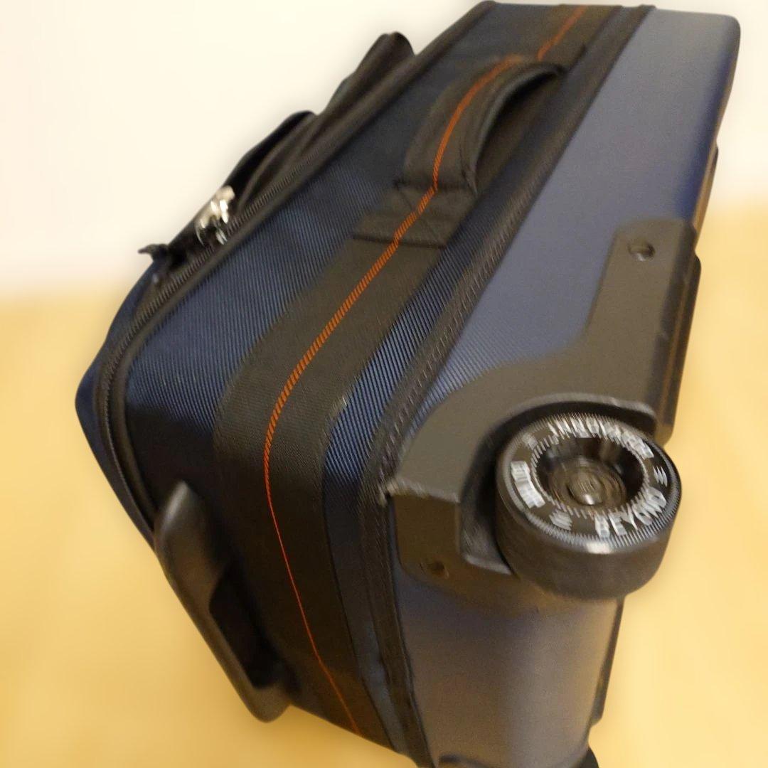 イノベーター INNOVATOR ソフトキャリーケース ネイビー