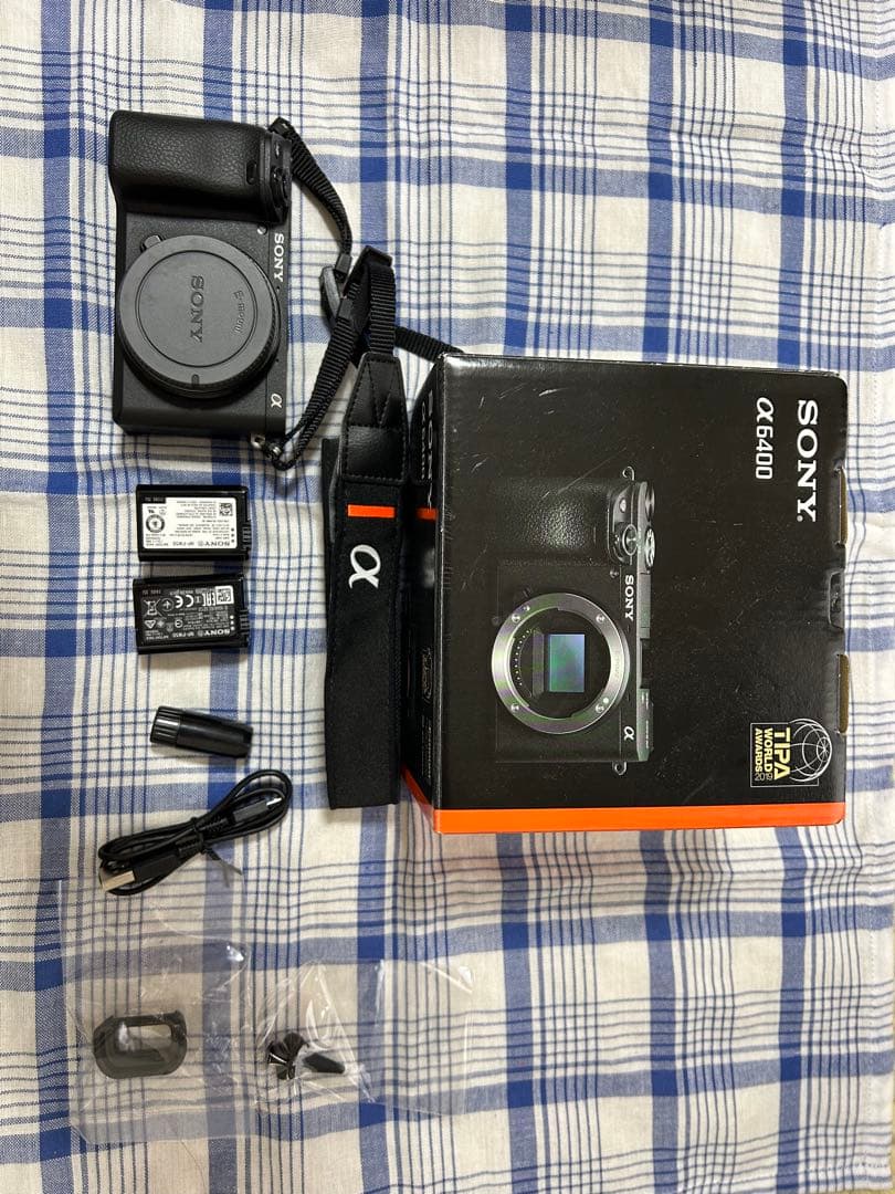 【大特価】【極美品】α6400 ボディ シャッター3208回 元箱付 動作良好