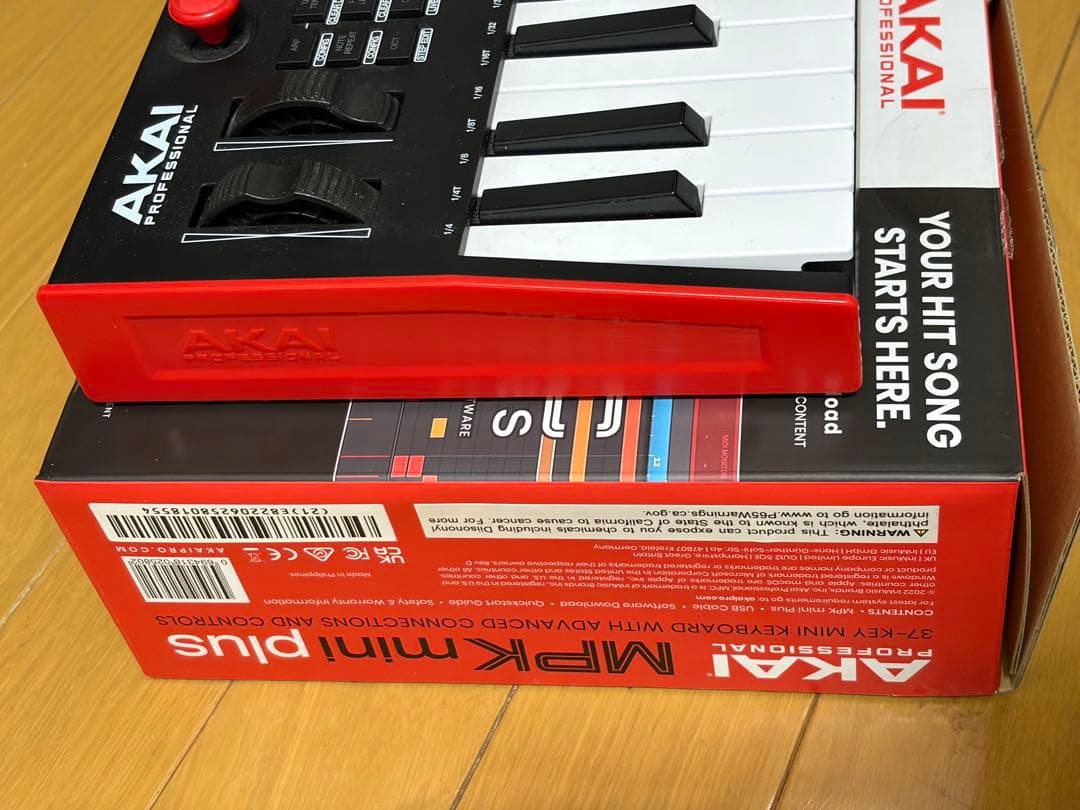 AKAI MPK mini plus MIDIキーボード