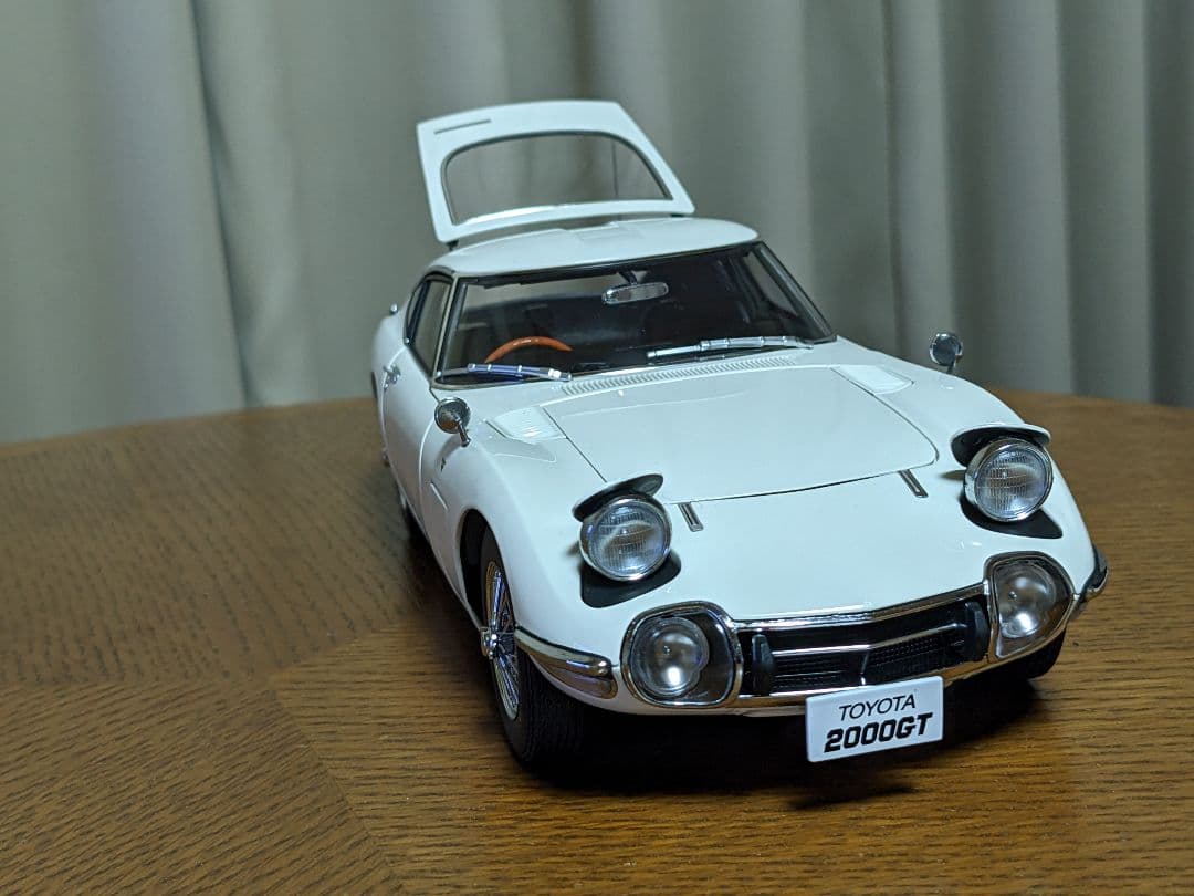 オートアート1/18　TOYOTA2000GT　ワイヤーホイール仕様