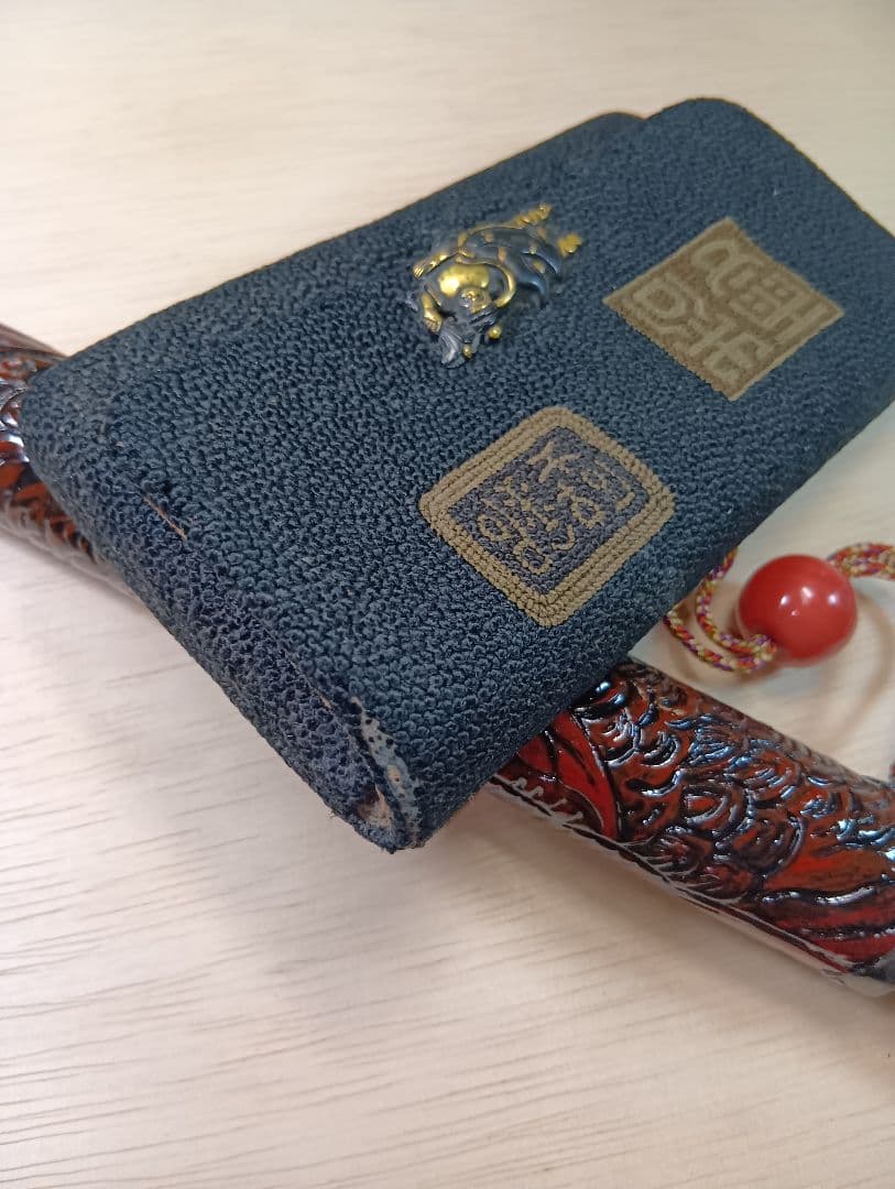 煙草入れ相良刺繍天女前金具／天女漆煙管筒