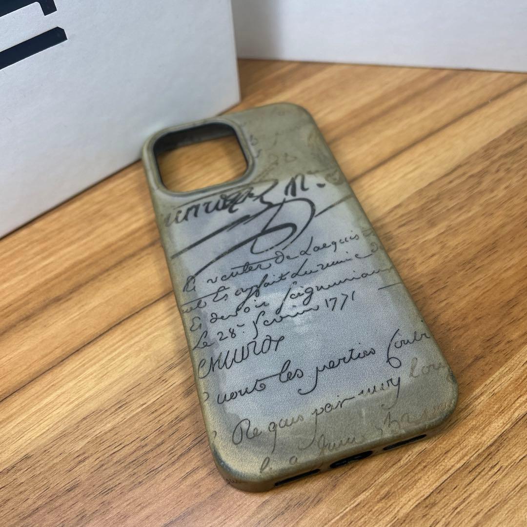BERLUTI iPhone16 promaxスクリットレザー ライトアルミニオ