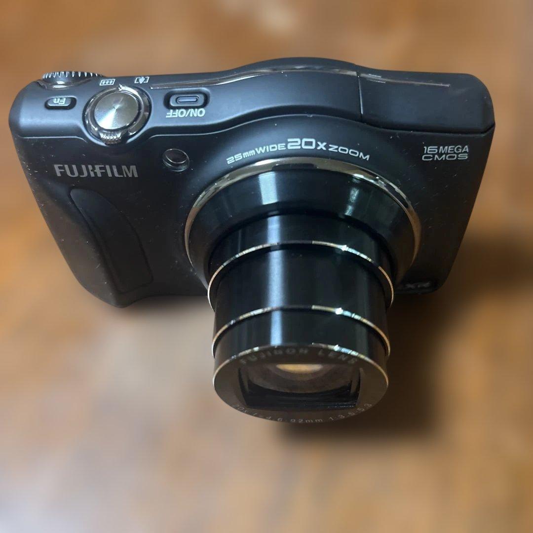 Fujifilm EXR 16メガピクセル コンパクトデジタルカメラ　F750？