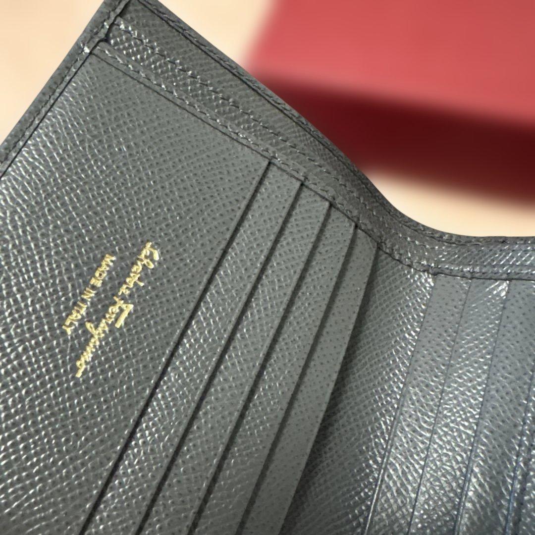 Salvatore Ferragamo 二つ折り財布