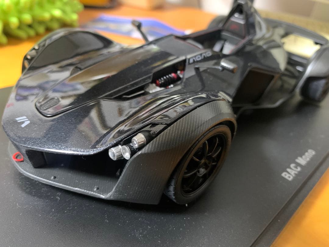 オートアート　1/18 BAC mono ミニカー　ブラック/カーボン仕様