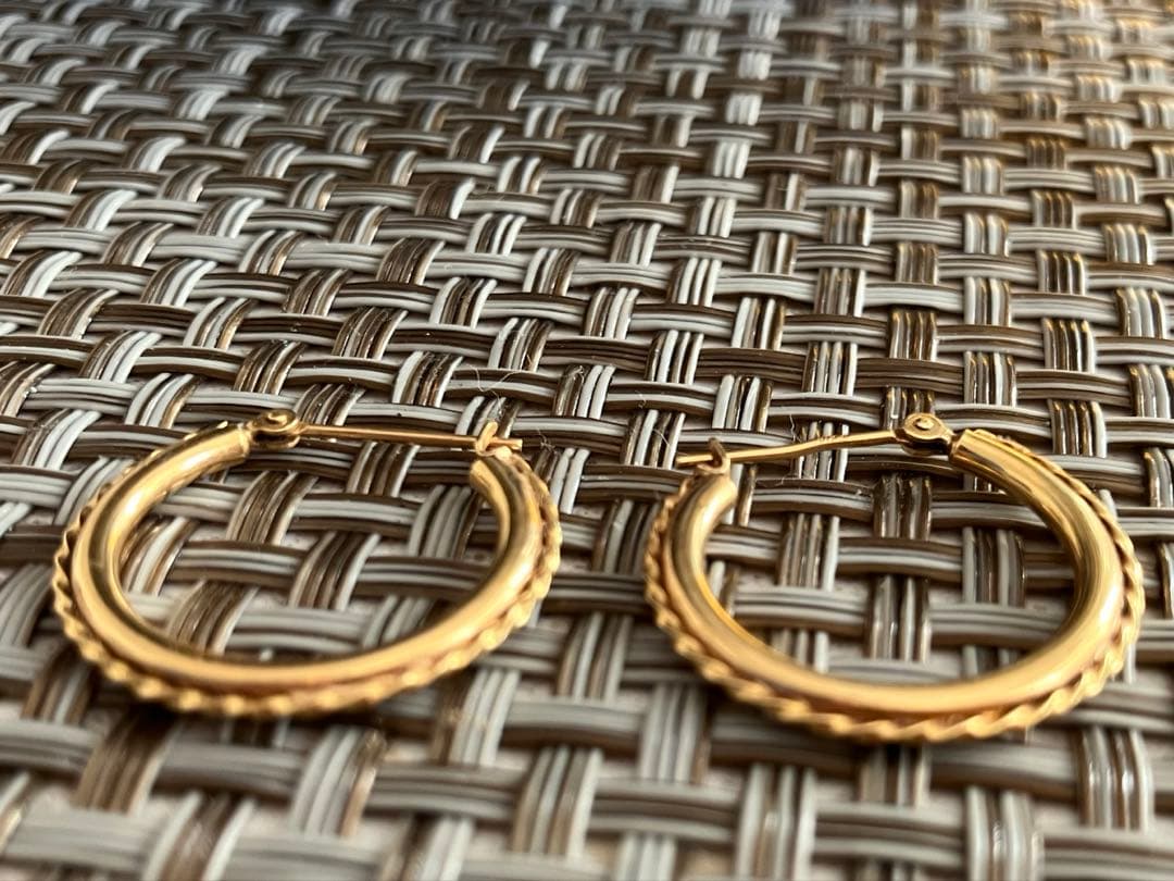 ツイストデザイン【K18】フープピアス