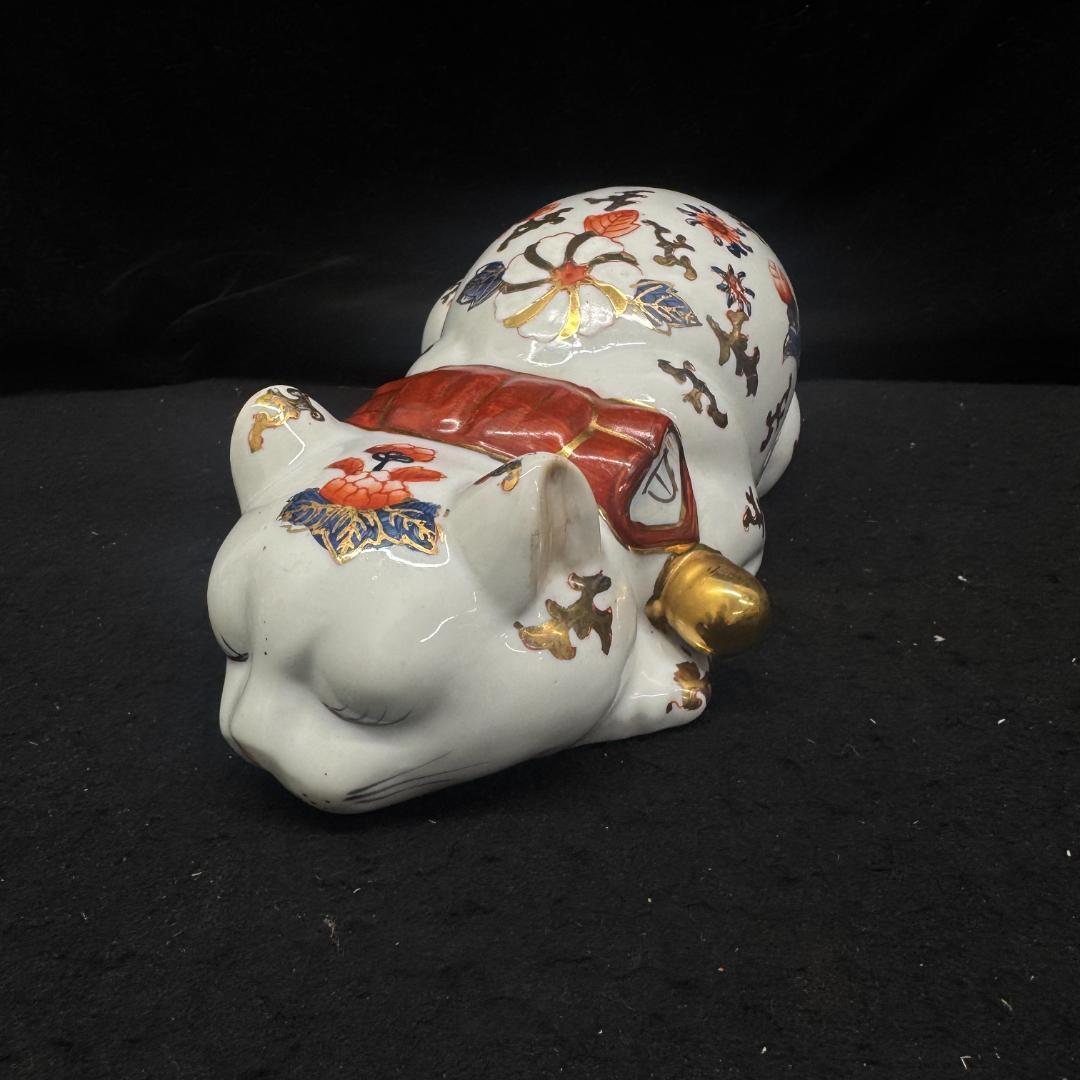 古伊万里 染錦 眠り猫 金彩色絵 猫 置物 招き猫 縁起物 24cm