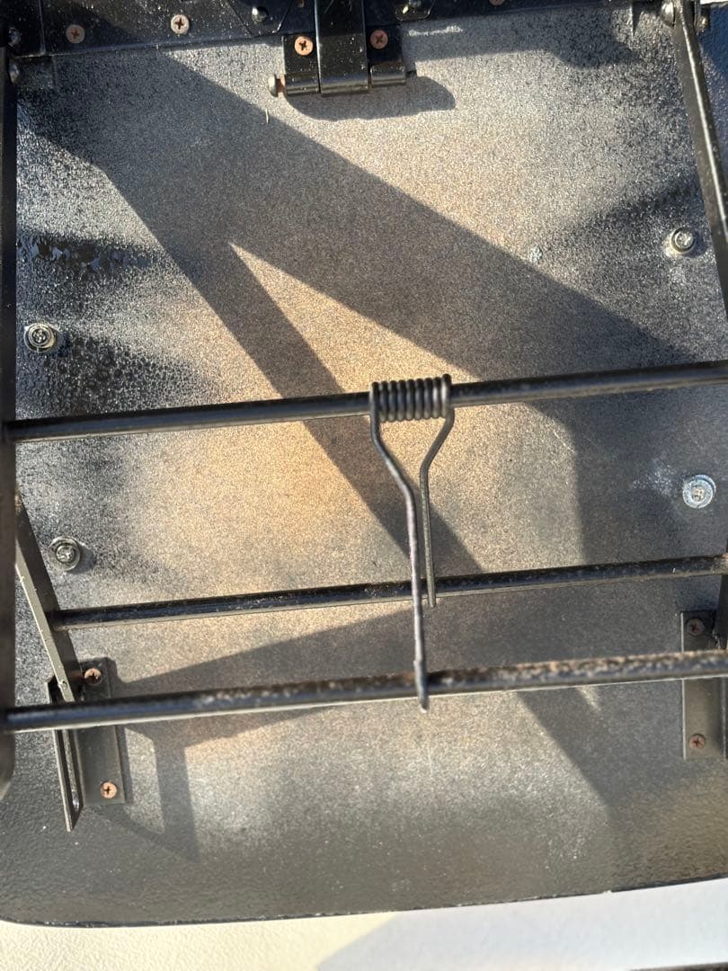 背もたれ付ピアノ椅子　足部フェルト付き　座面新品比較的きれい