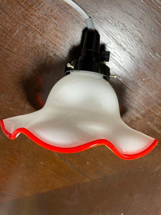 アンティーク　フリル乳白色ランプシェード　電気傘