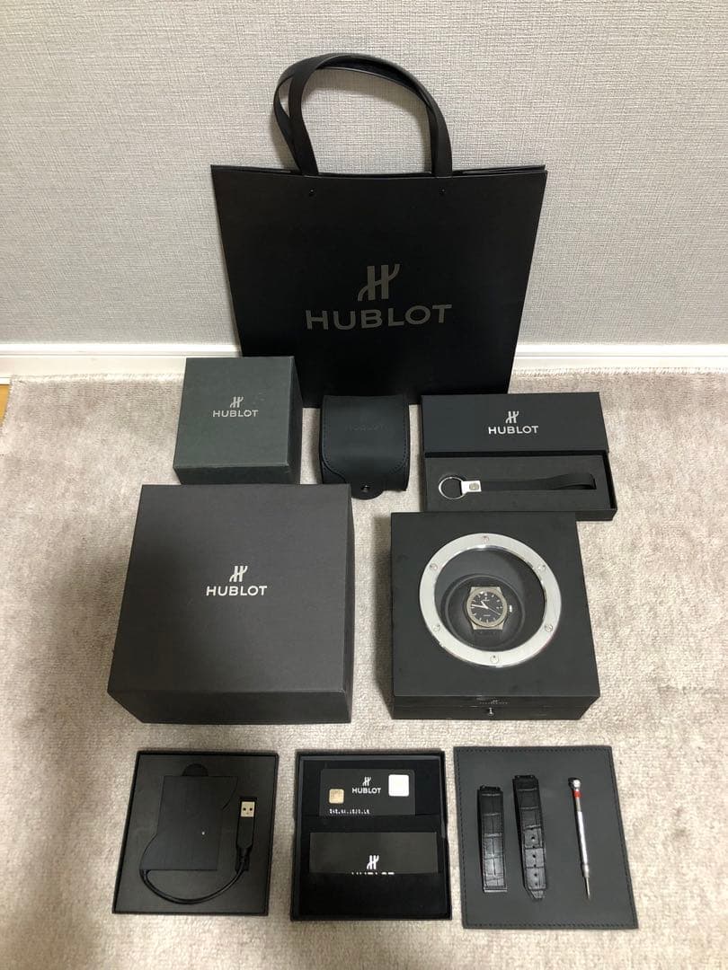 HUBLOT クラシックフュージョン チタニウムブラックシャイニー 日本限定