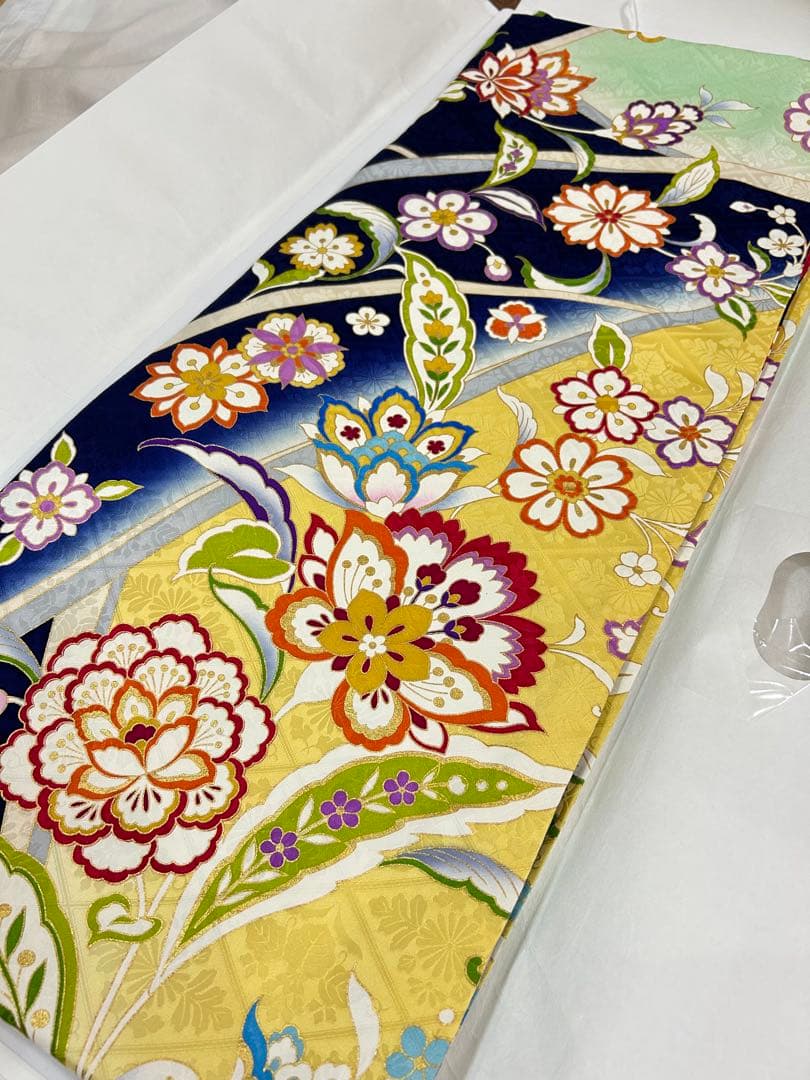 華やかな花柄振袖（紺色・黄色）　振袖　成人式　フルセット