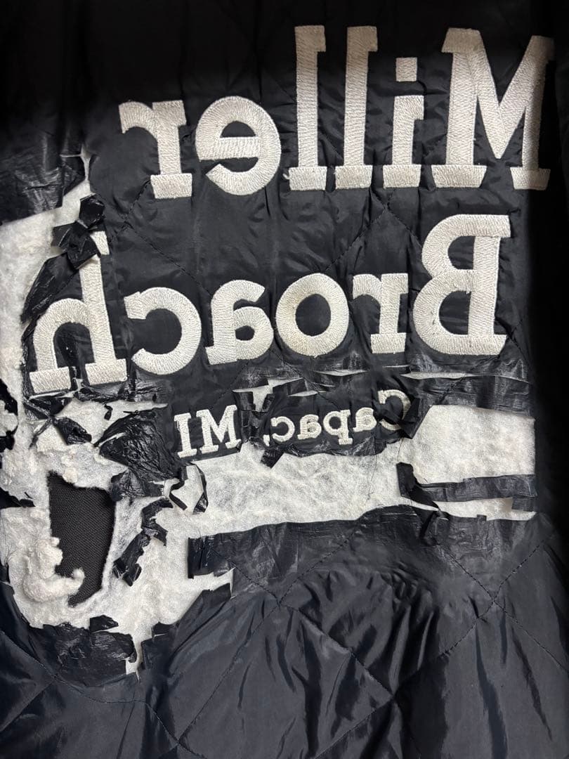 年末セールCarhartt ダークグレー デトロイトジャケット Jeff刺繍付き