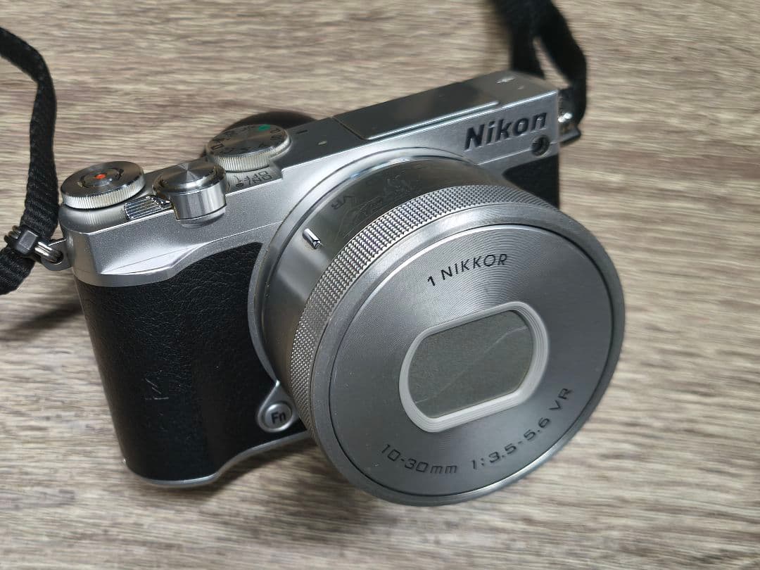 Nikon 1 J5 ミラーレス一眼　ダブルレンズキット