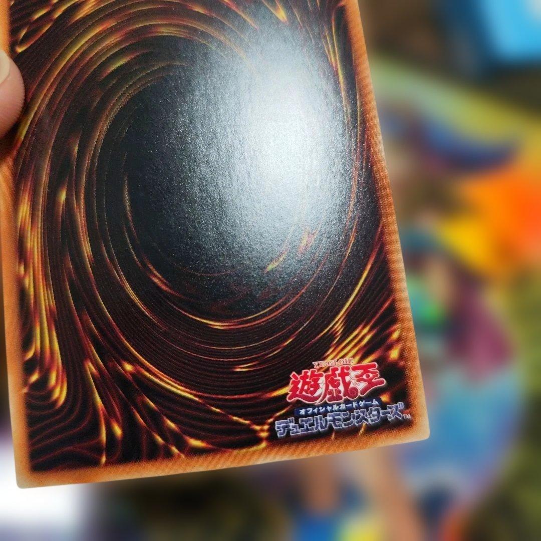 青眼の白龍 光属性 3000/2500　ホログラフィックパラレル