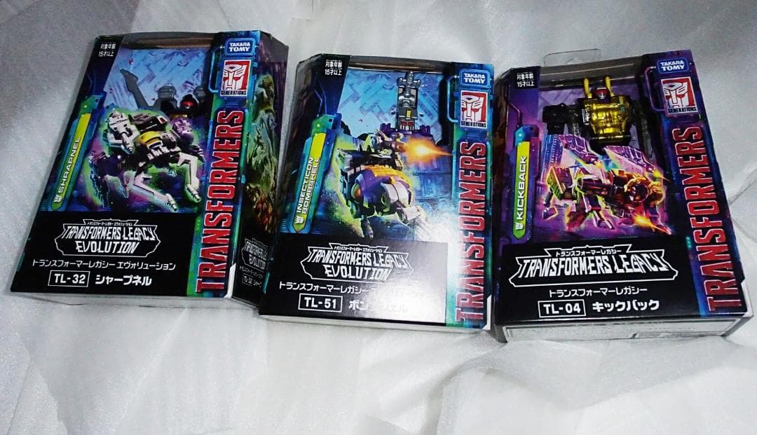 トランスフォーマー　インセクトロン　キックバック　シャープネル　ボンブシェル