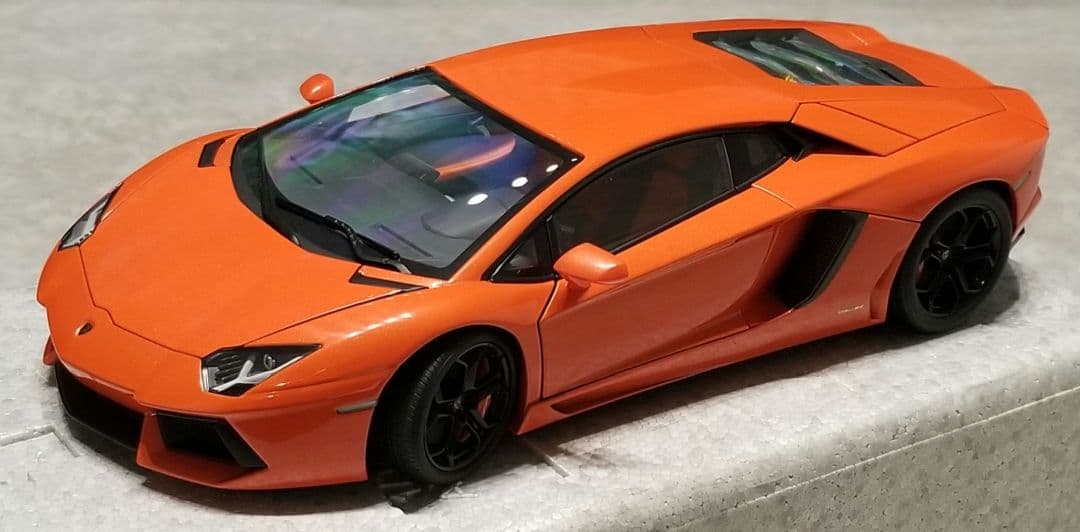 オートアート 1/18 ランボルギーニ アヴェンタドール　LP700-4