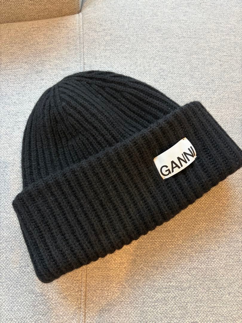 GANNI 黒 ニット帽　ビーニー　一回着用のみ美品