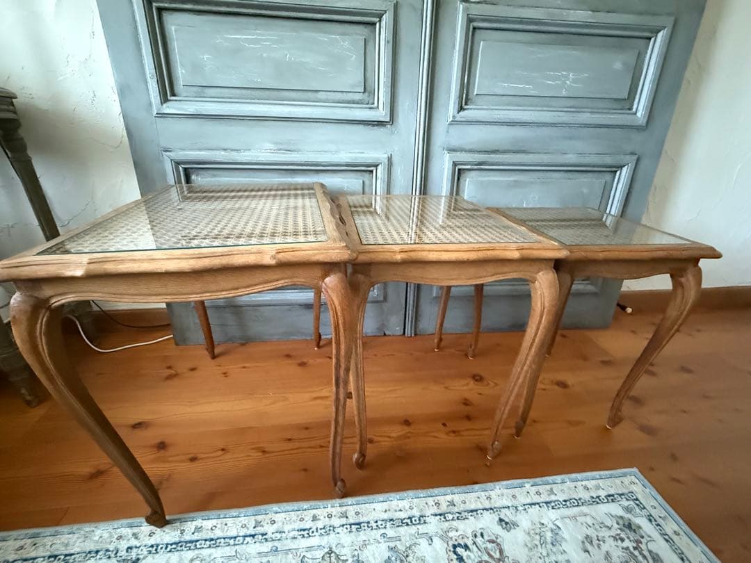 【値下げ】フランスアンティーク　ガラス天板のネストテーブル　猫脚