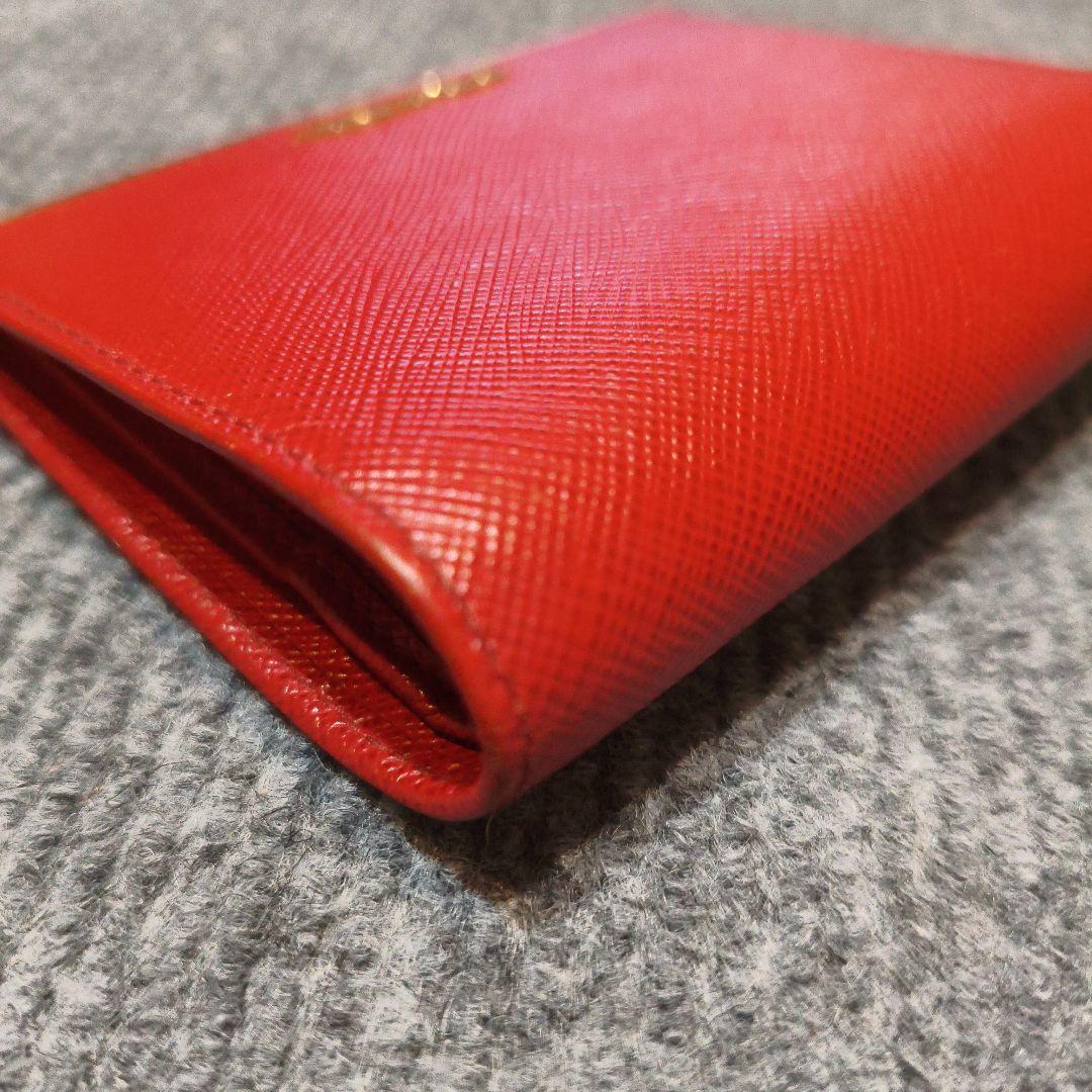 PRADA 二つ折り財布 赤