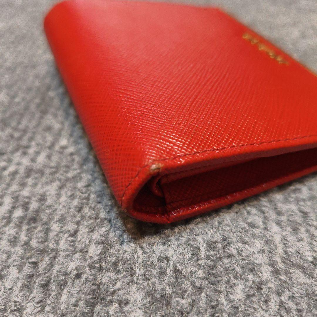 PRADA 二つ折り財布 赤