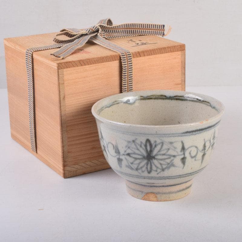 茶道具　八幡窯造　安南染付　花草文　茶碗　共箱　C　8403