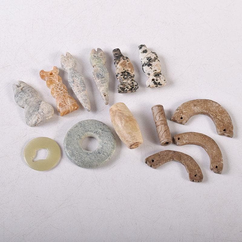 中国　玉石彫刻　根付　玉器　玉珮　装飾品　66点まとめて　M　R8503