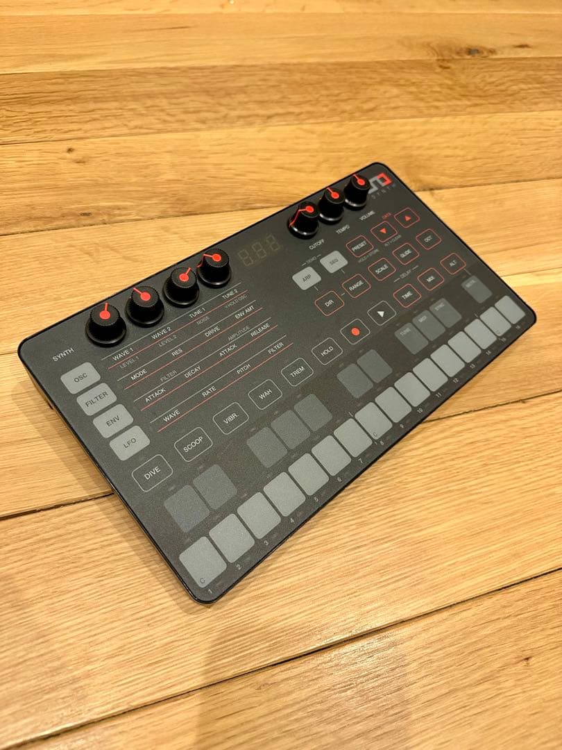 鍵盤楽器 IK Multimedia UNO Synth