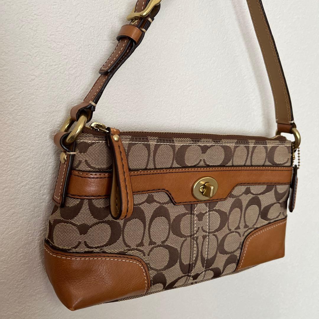 コーチ　ワンショルダーバッグ　ターンロック　シグネチャー　美品