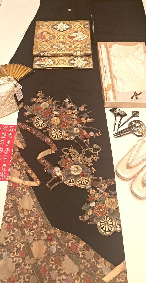 美品❇️豪華黒留袖　総刺繍　志都香織物高級袋帯　比翼仕立て　 ５つ紋　フルセット