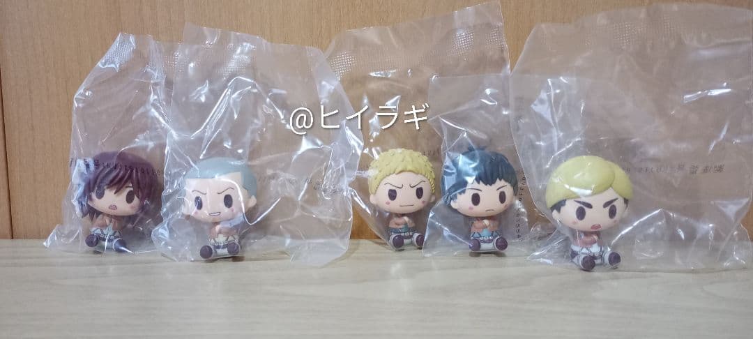 【進撃の巨人/ 一番くじ】獣の巨人&リヴァイ フィギュア、アクリルスタンドなど