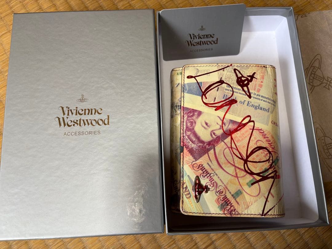 Vivienne Westwood 三つ折り財布 箱付き