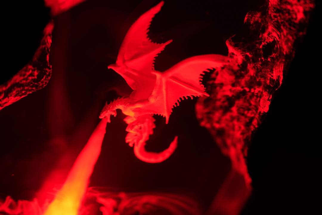 【迫力満点】ドラゴンの息吹 炎の城 レジンランプ 中世ファンタジー 騎士 冒険